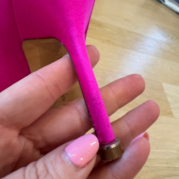 Manolo Blahnik Hangisi Silk Pumps size 36 - Picture 10 of 16